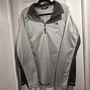 The North Face Men's Large Gray Performance Fleece Quarter-Zip Jacket